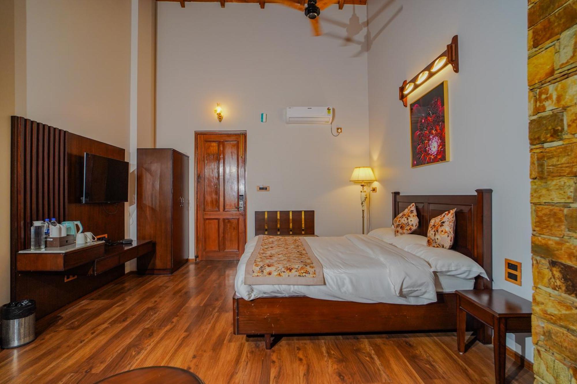 Neelesh Inn- A Luxury Lake View Hotel- 20 Kms From Nainital Bhīm Tāl Εξωτερικό φωτογραφία