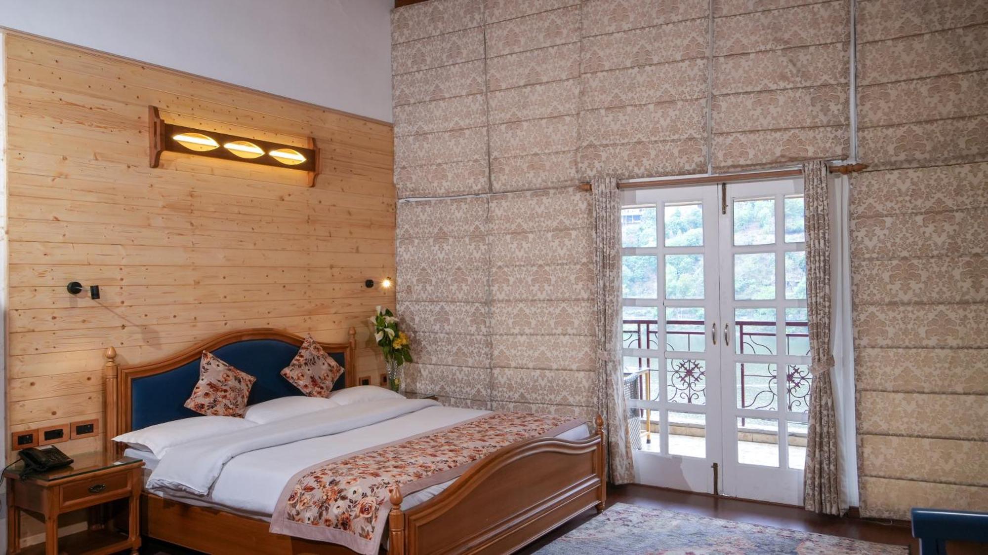 Neelesh Inn- A Luxury Lake View Hotel- 20 Kms From Nainital Bhīm Tāl Εξωτερικό φωτογραφία