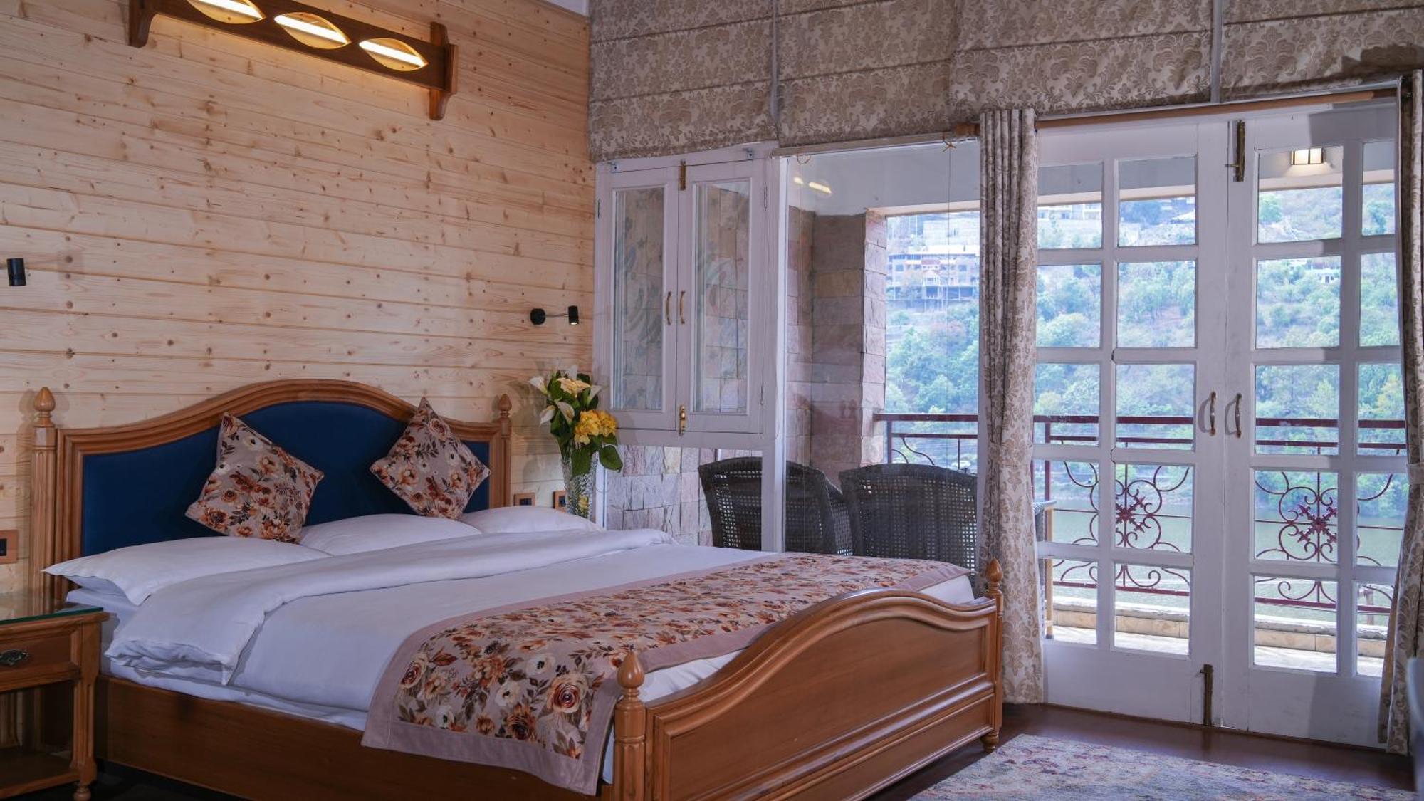 Neelesh Inn- A Luxury Lake View Hotel- 20 Kms From Nainital Bhīm Tāl Εξωτερικό φωτογραφία