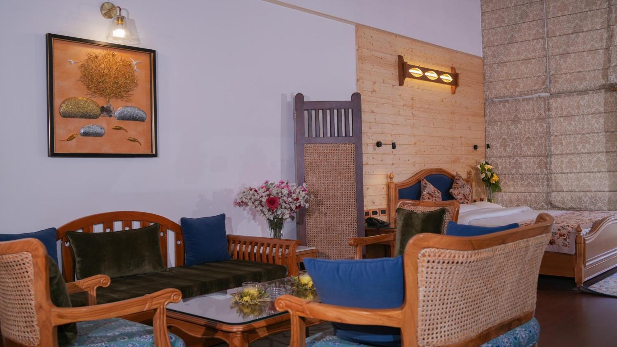 Neelesh Inn- A Luxury Lake View Hotel- 20 Kms From Nainital Bhīm Tāl Εξωτερικό φωτογραφία