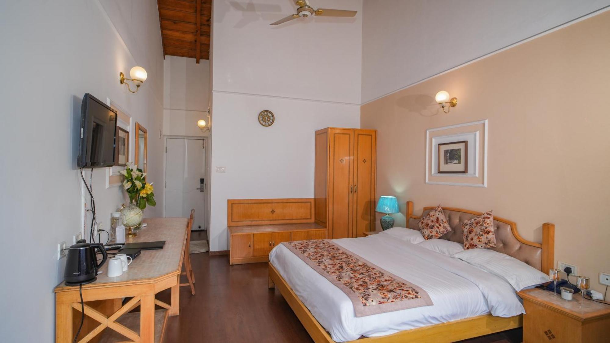 Neelesh Inn- A Luxury Lake View Hotel- 20 Kms From Nainital Bhīm Tāl Εξωτερικό φωτογραφία