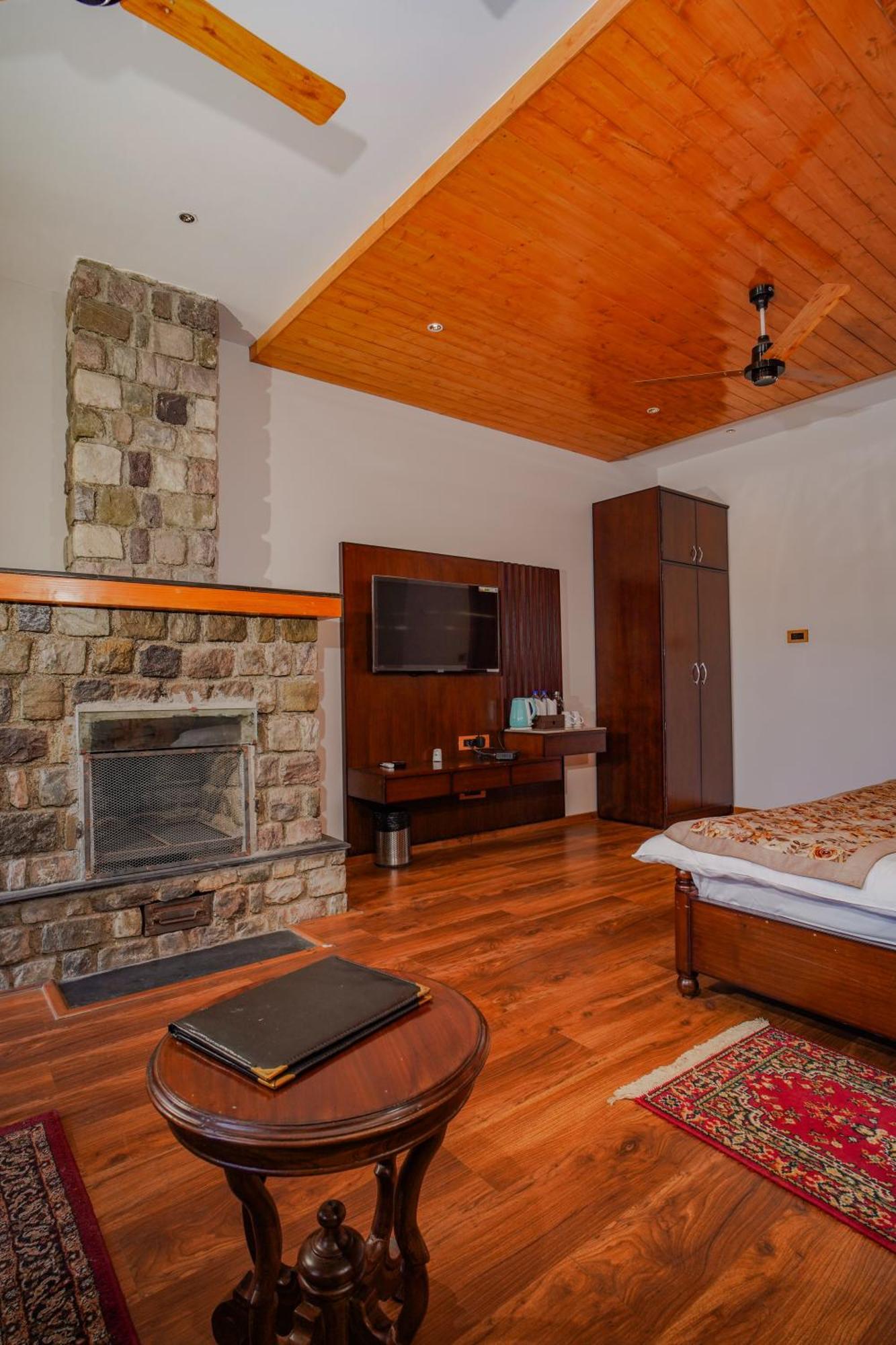Neelesh Inn- A Luxury Lake View Hotel- 20 Kms From Nainital Bhīm Tāl Εξωτερικό φωτογραφία
