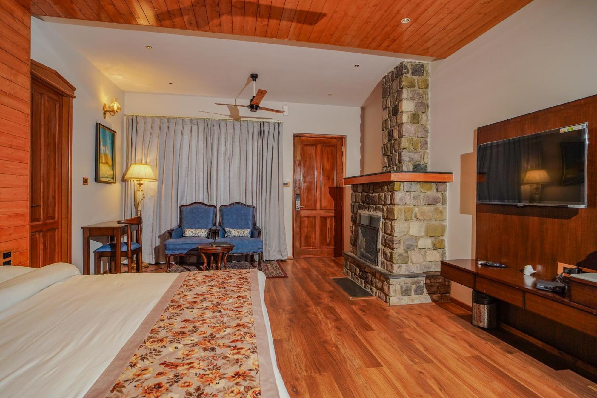 Neelesh Inn- A Luxury Lake View Hotel- 20 Kms From Nainital Bhīm Tāl Εξωτερικό φωτογραφία