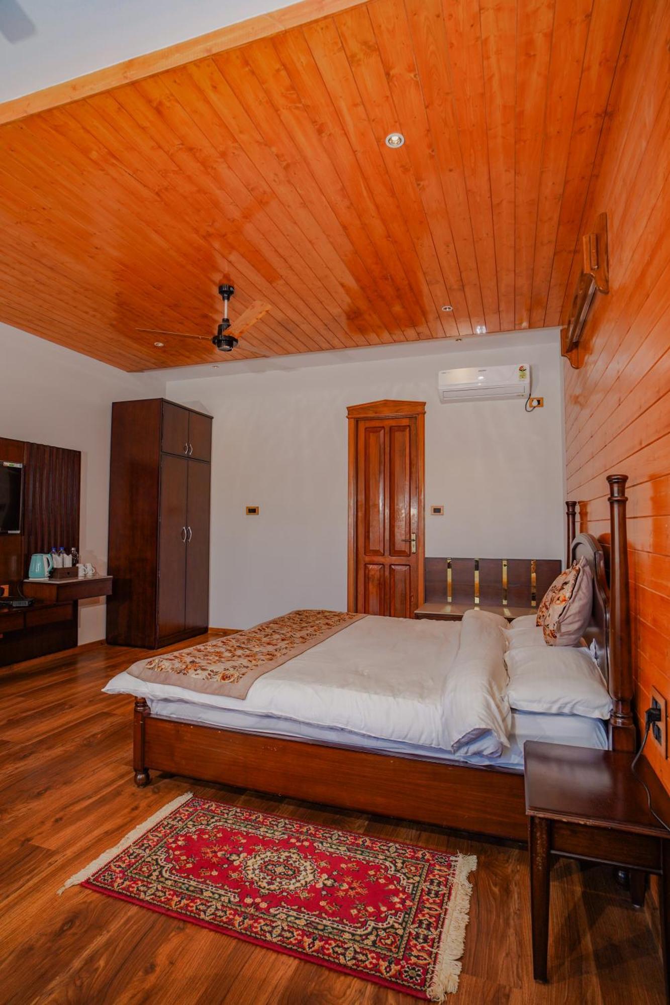 Neelesh Inn- A Luxury Lake View Hotel- 20 Kms From Nainital Bhīm Tāl Εξωτερικό φωτογραφία